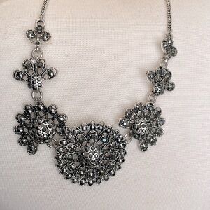 GV9 necklace silver and black tone